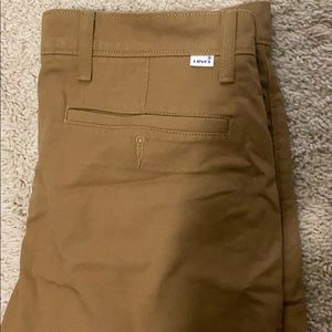 Men’s Levi’s khaki joggers pants. W-32